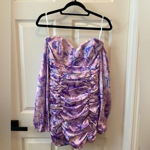 Off the shoulder mini dress. Sweetheart neckline